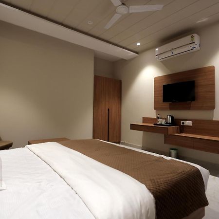 Hotel Regal Palm 모라다바드 외부 사진