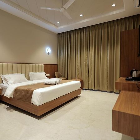 Hotel Regal Palm 모라다바드 외부 사진