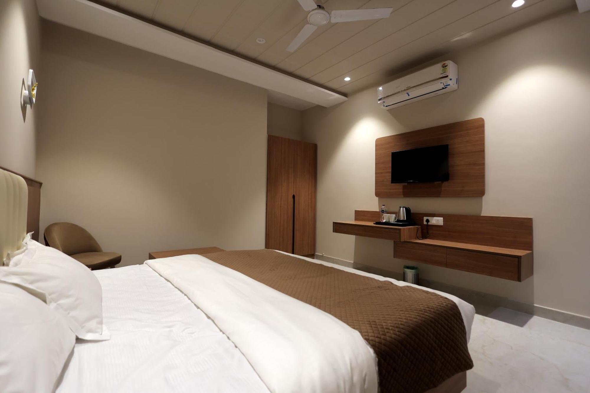 Hotel Regal Palm 모라다바드 외부 사진