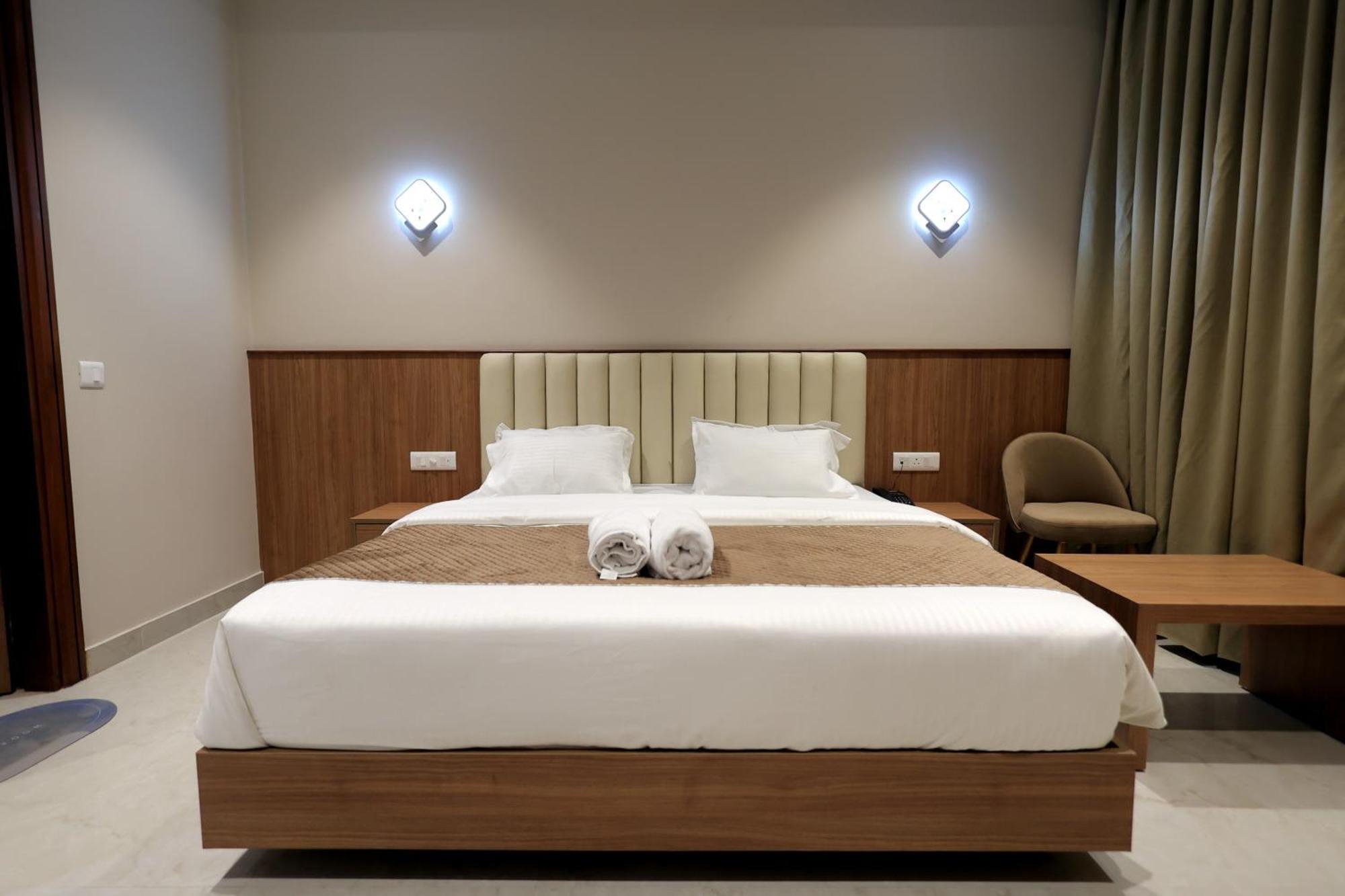 Hotel Regal Palm 모라다바드 외부 사진