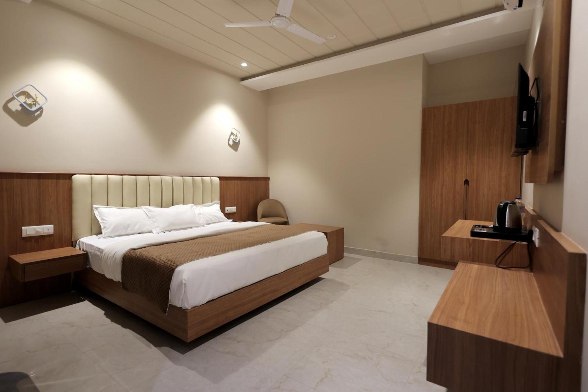 Hotel Regal Palm 모라다바드 외부 사진