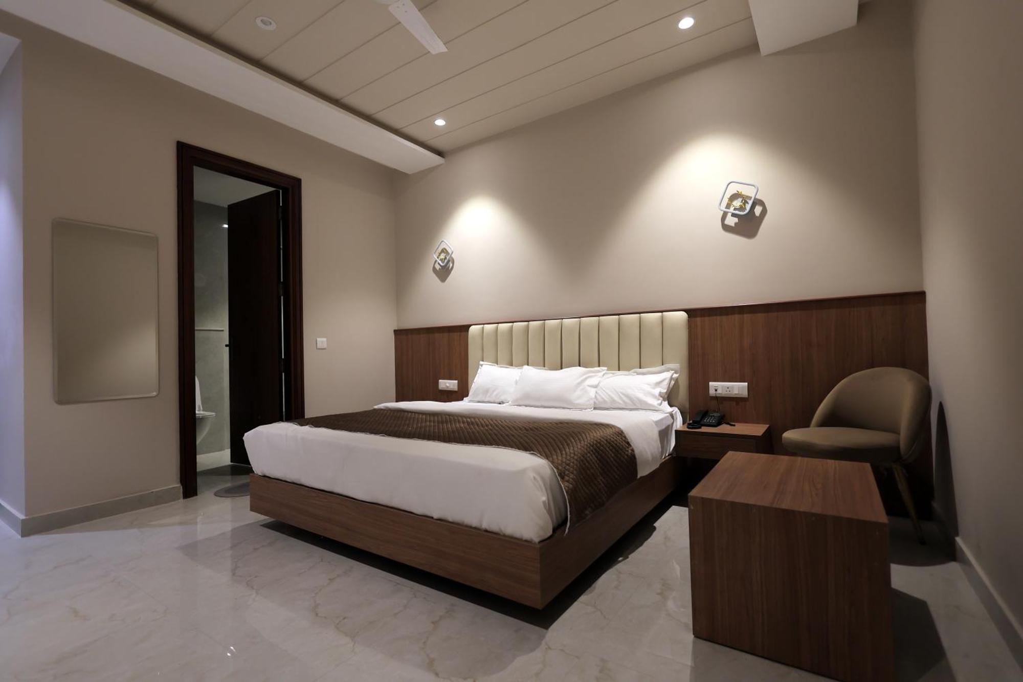 Hotel Regal Palm 모라다바드 외부 사진