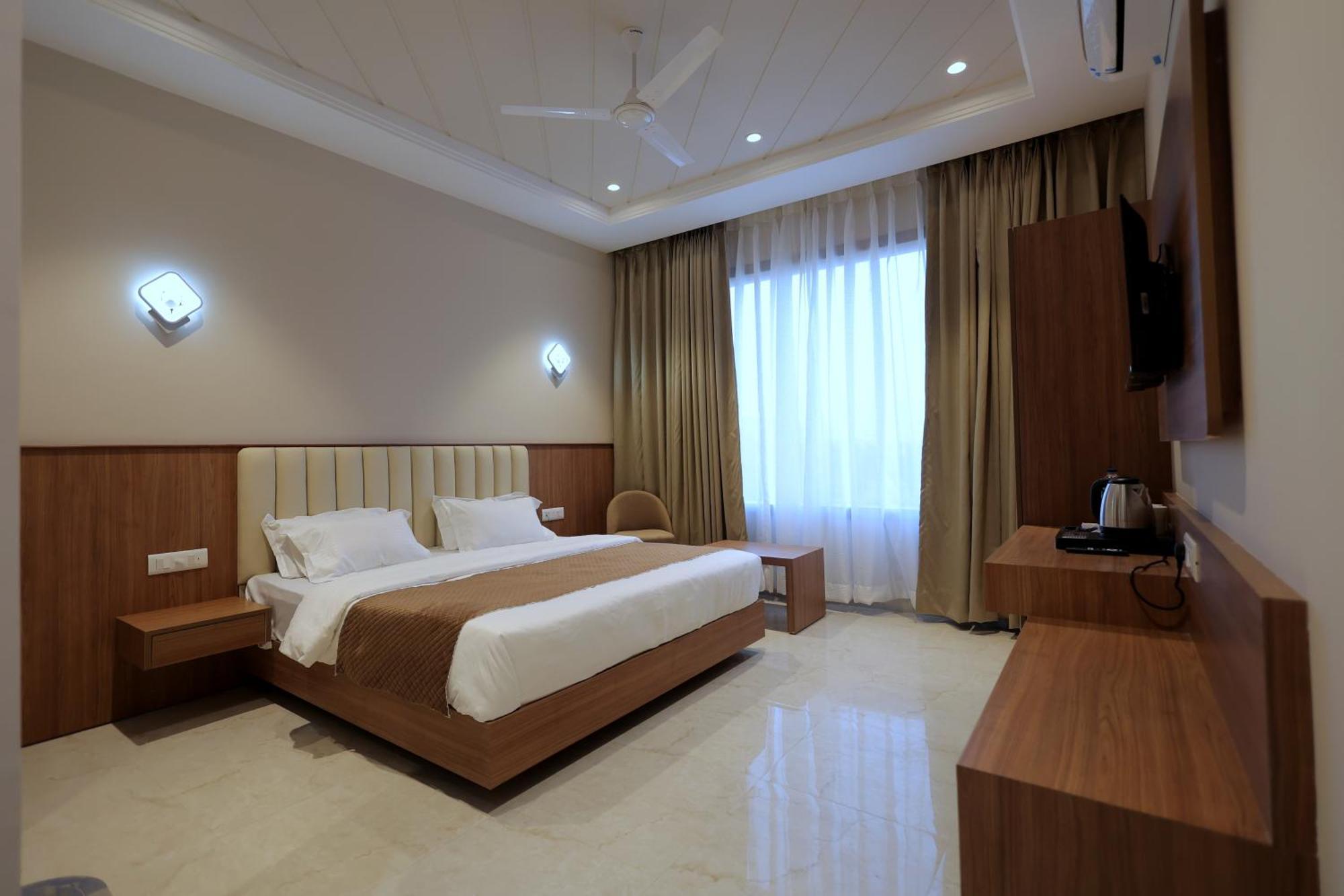 Hotel Regal Palm 모라다바드 외부 사진
