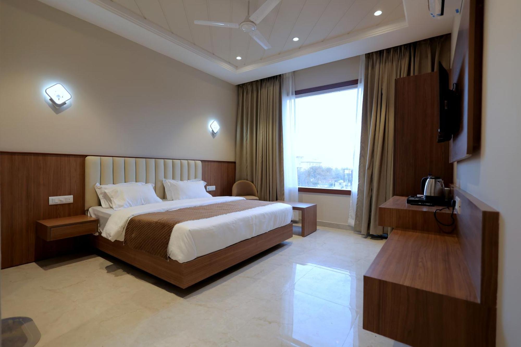 Hotel Regal Palm 모라다바드 외부 사진